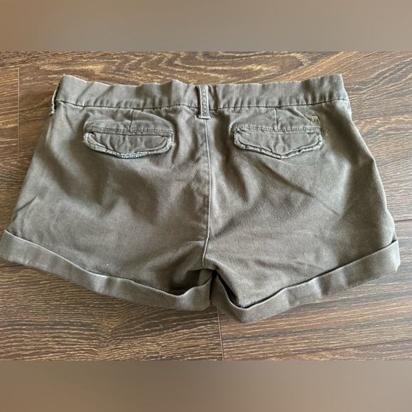 Abercrombie and Fitch Stretch Khaki Shorts - Picture 2 of 3